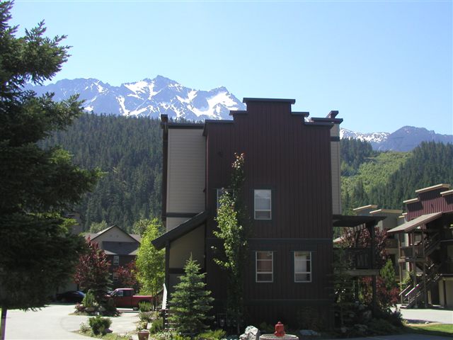 sideview-with-mt-currie